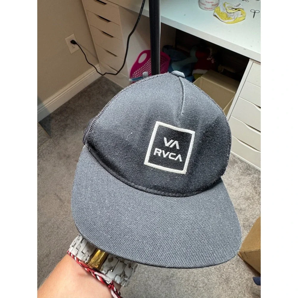 RVCA Boys Fit Trucker Hat Charcoal Grey Mesh Snapback Logo Patch Cap
